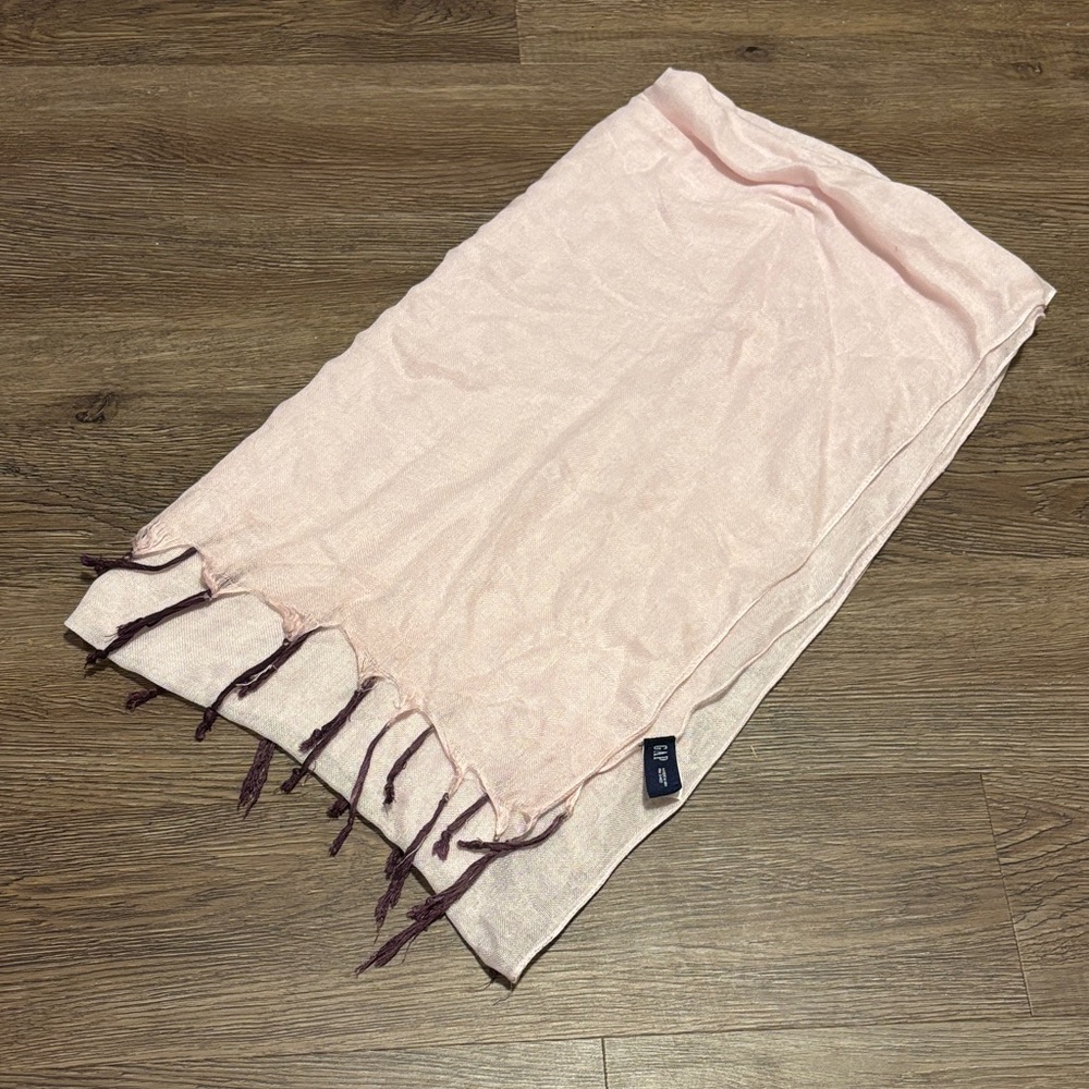 women’s pink gap scarf
